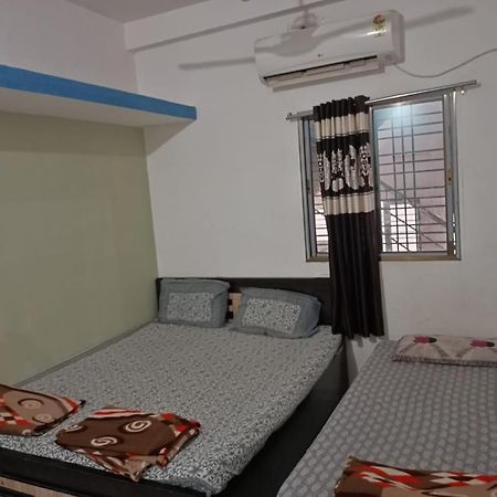 Honest Deluxe Room Garudeshwar Luaran gambar
