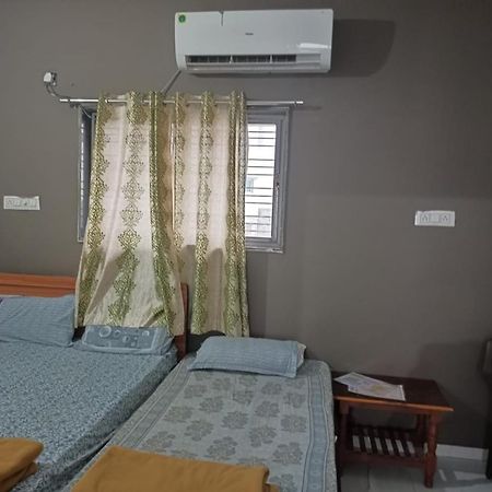 Honest Deluxe Room Garudeshwar Luaran gambar