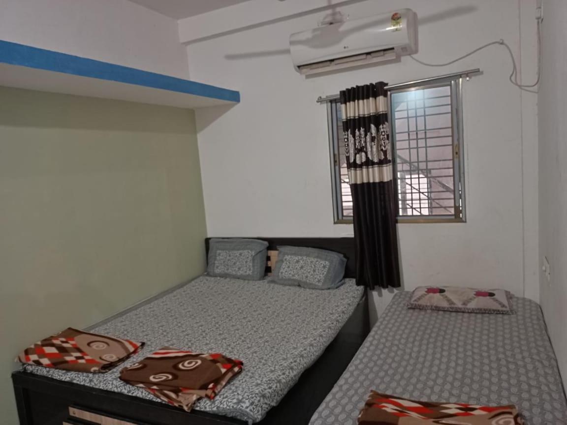 Honest Deluxe Room Garudeshwar Luaran gambar