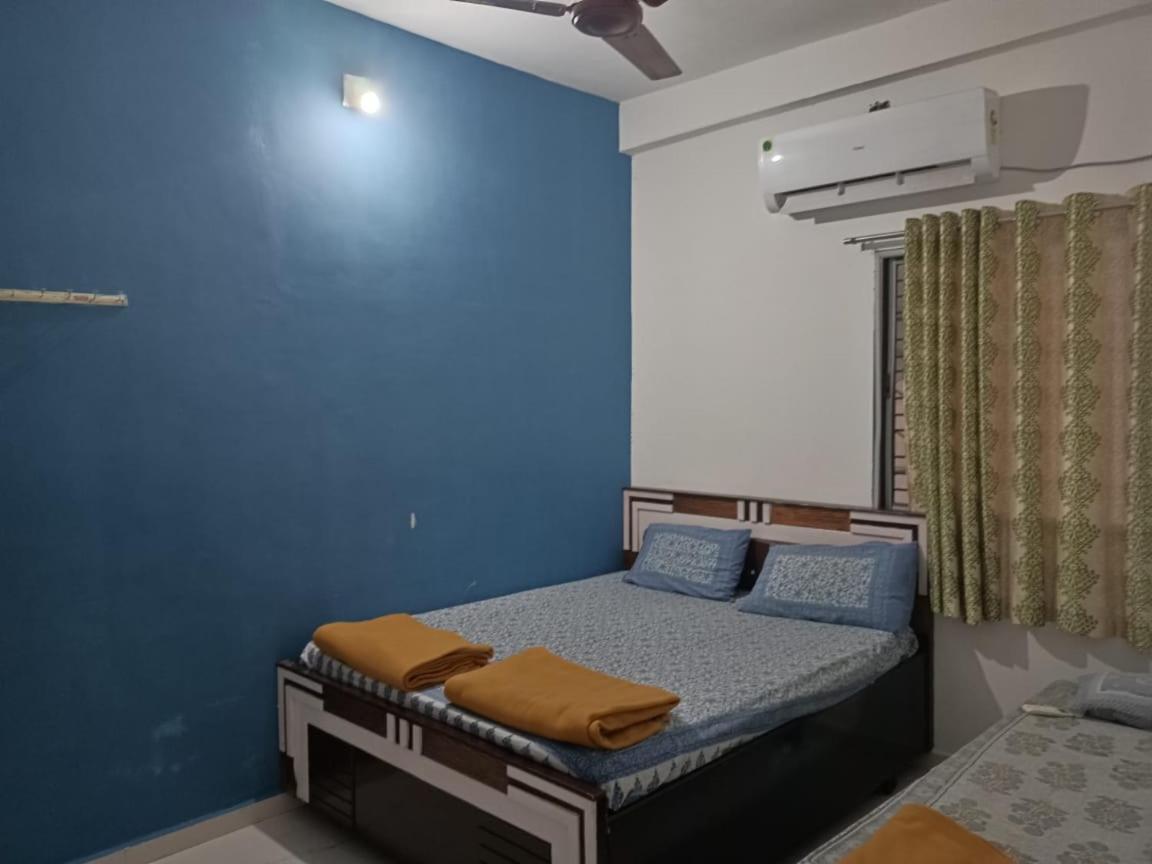 Honest Deluxe Room Garudeshwar Luaran gambar