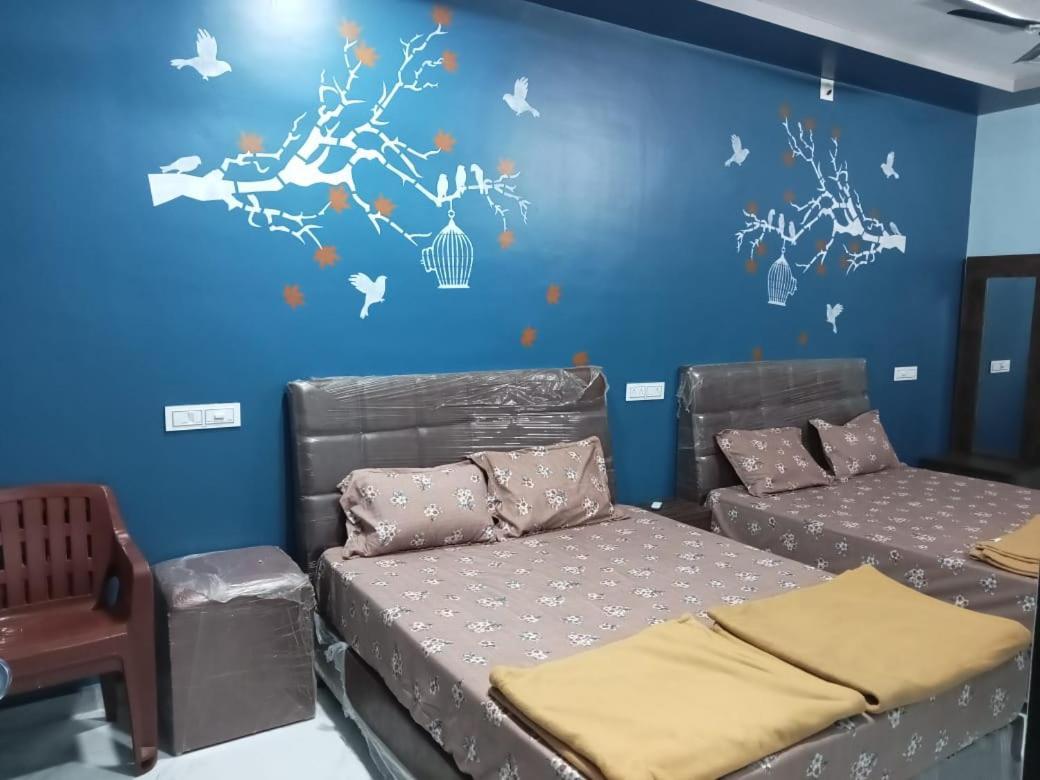 Honest Deluxe Room Garudeshwar Luaran gambar