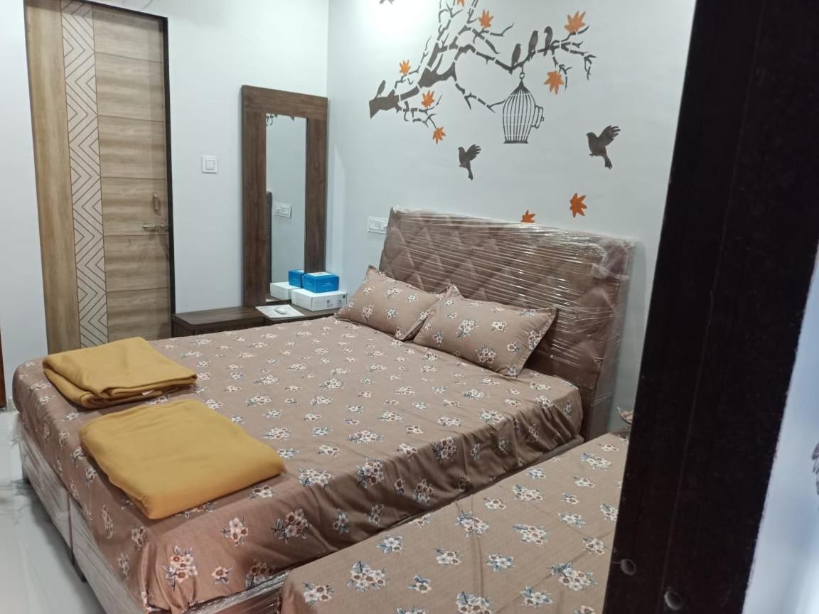 Honest Deluxe Room Garudeshwar Luaran gambar